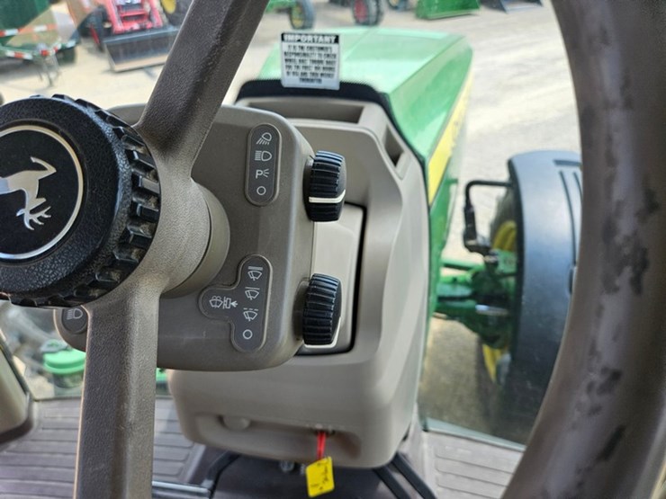 john-deere-8285r-image-32