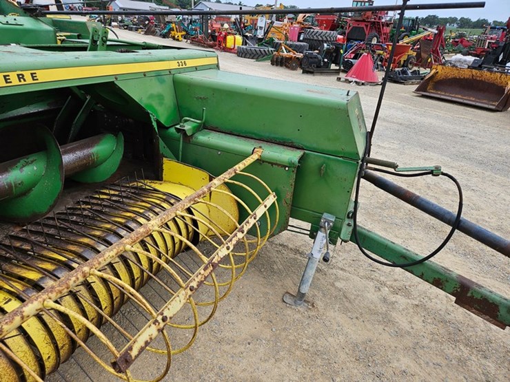 john-deere-336-image-16
