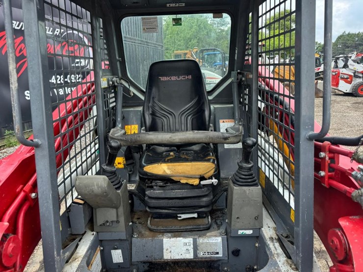 2019-takeuchi-tl8-image-22