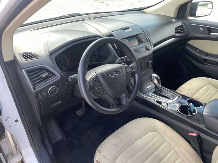 2017-ford-edge-image-11