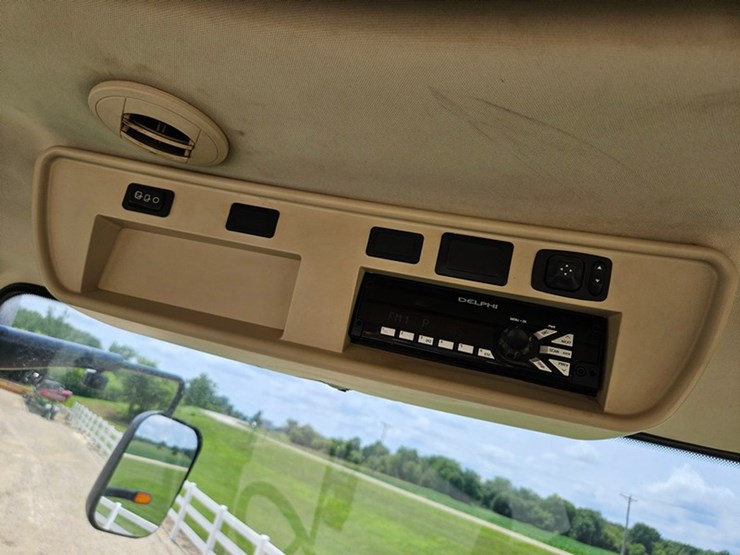 john-deere-8285r-image-44