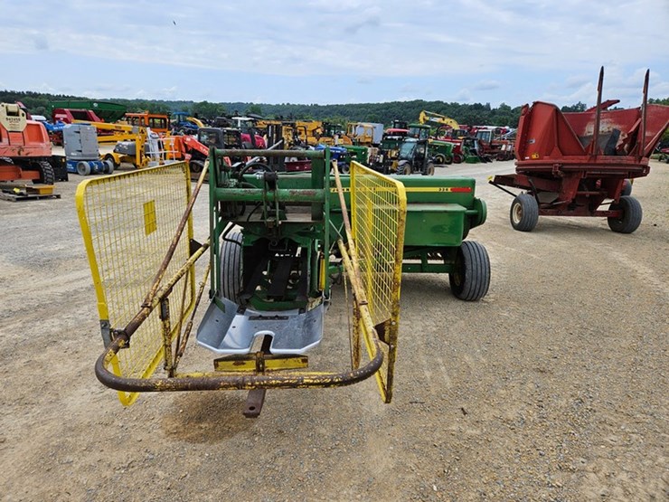 john-deere-336-image-4