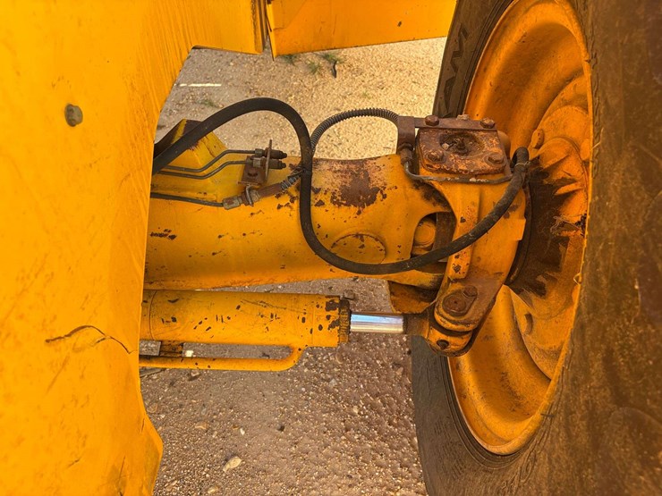2005-jcb-506-image-24