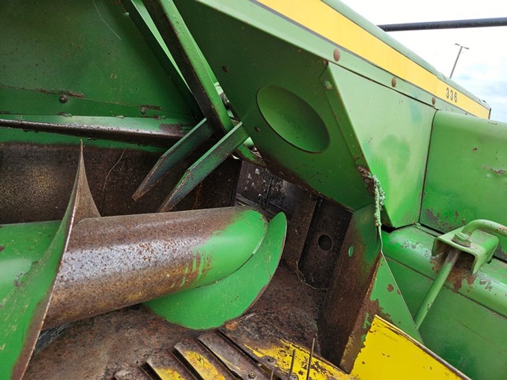john-deere-336-image-14