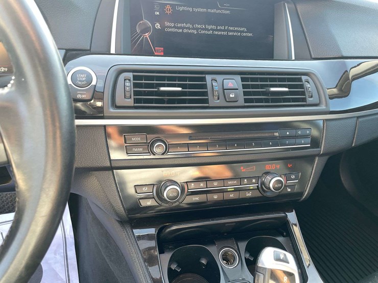 2015-bmw-528i-4-door-sedan-(116,153-miles)-image-13