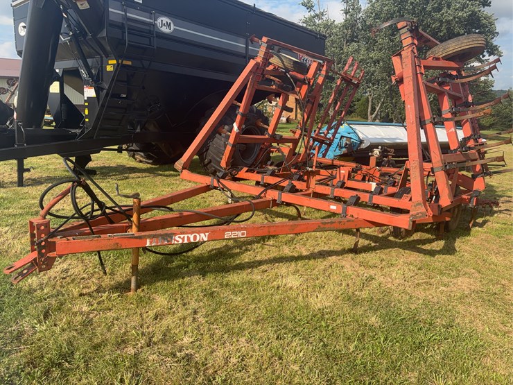 hesston-2210-image-1