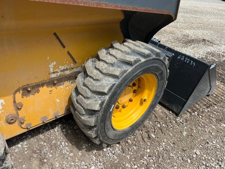 deere-318e-image-17