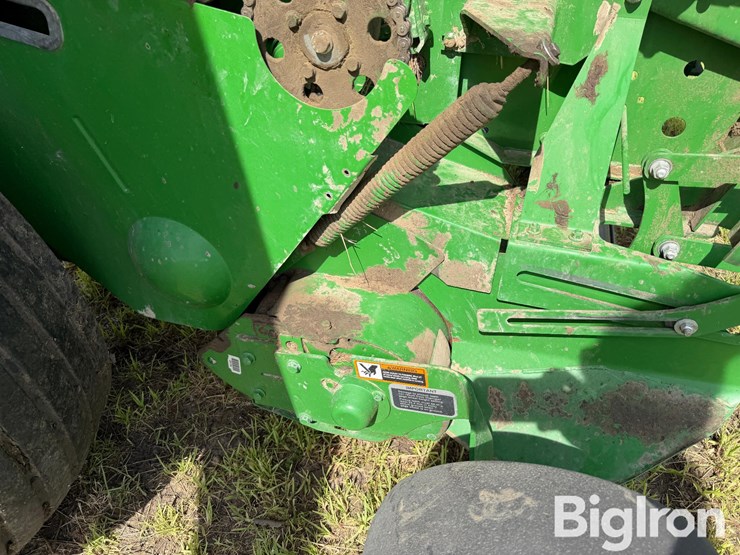 2020-john-deere-560m-image-12
