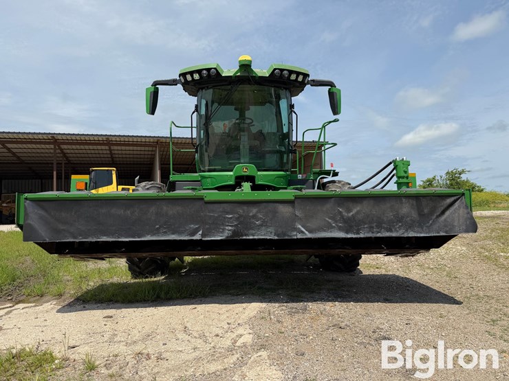 2022-john-deere-w235r-image-2