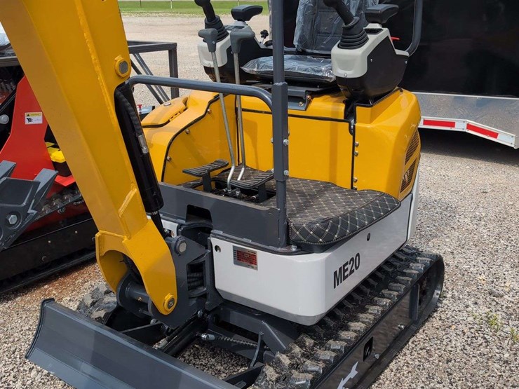 i-mini-excavator-me20---23hp-yanmar-engine-image-3