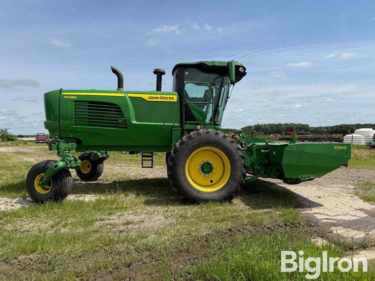 2022-john-deere-w235r-image-4