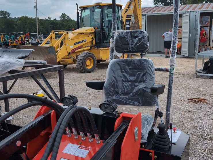 sdl-ride-on-mini-skid-steer-loader-ssl580-image-3