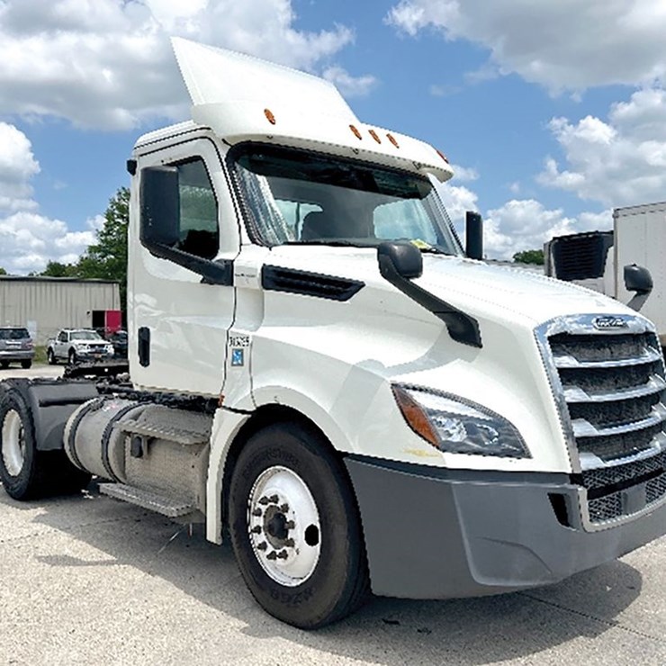 2018 FREIGHTLINER CASCADIA 126