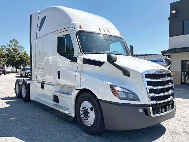 2021-freightliner-cascadia-126-image-1