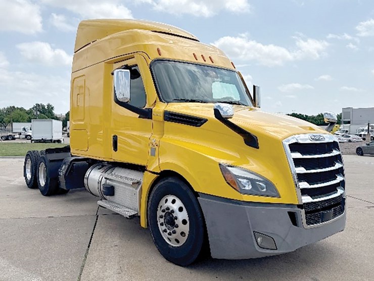 2020-freightliner-cascadia-126-image-1