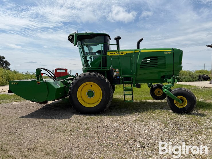 2022-john-deere-w235r-image-8