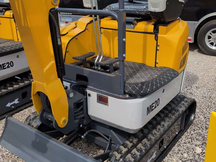 i-mini-excavator-me20---23hp-yanmar-engine-image-3