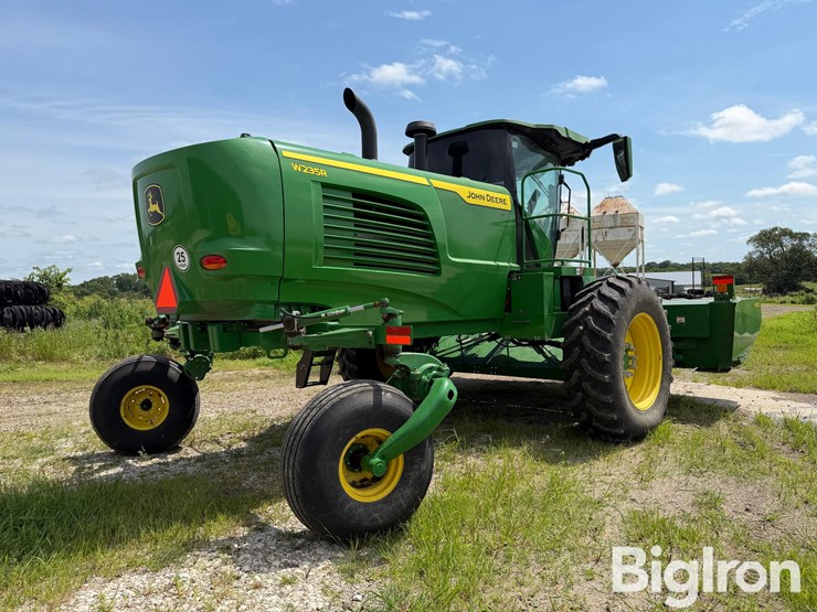 2022-john-deere-w235r-image-5