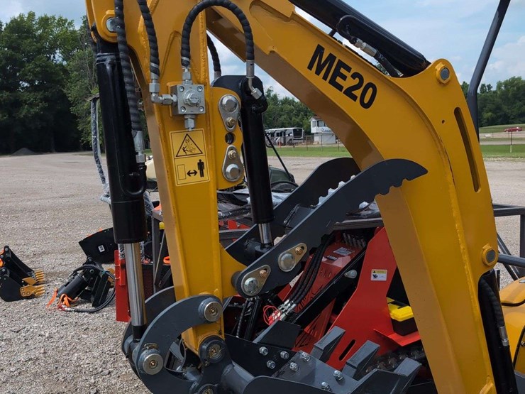 i-mini-excavator-me20---23hp-yanmar-engine-image-2