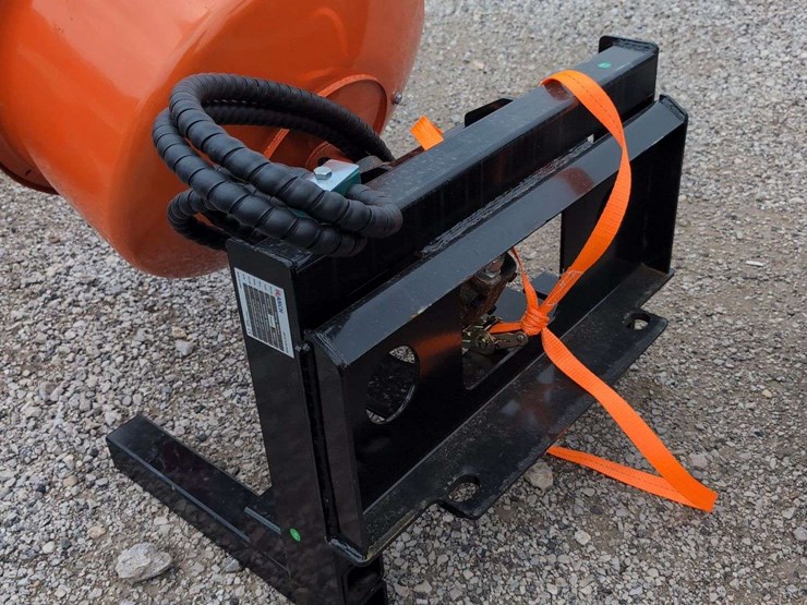 iranch-mini-skid-steer-mixing-bucket-irlmb-image-2