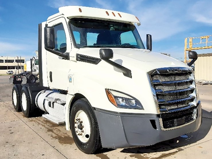 2018-freightliner-cascadia-126-image-1