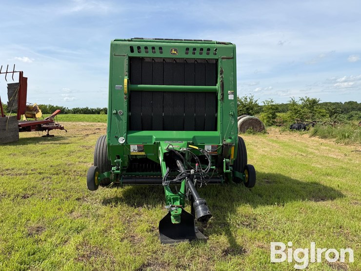 2020-john-deere-560m-image-2