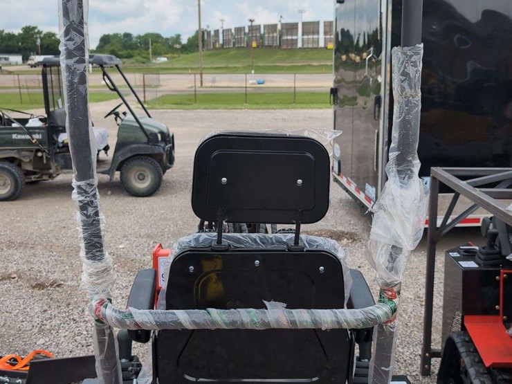 sdl-ride-on-mini-skid-steer-loader-ssl580-image-8