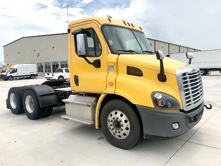 2019-freightliner-cascadia-113-image-1