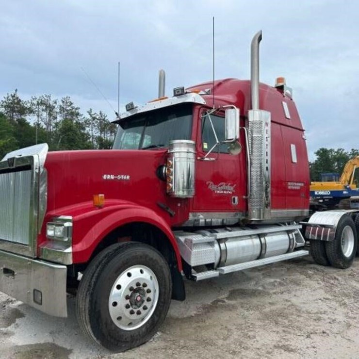 2009 WESTERN STAR 4900