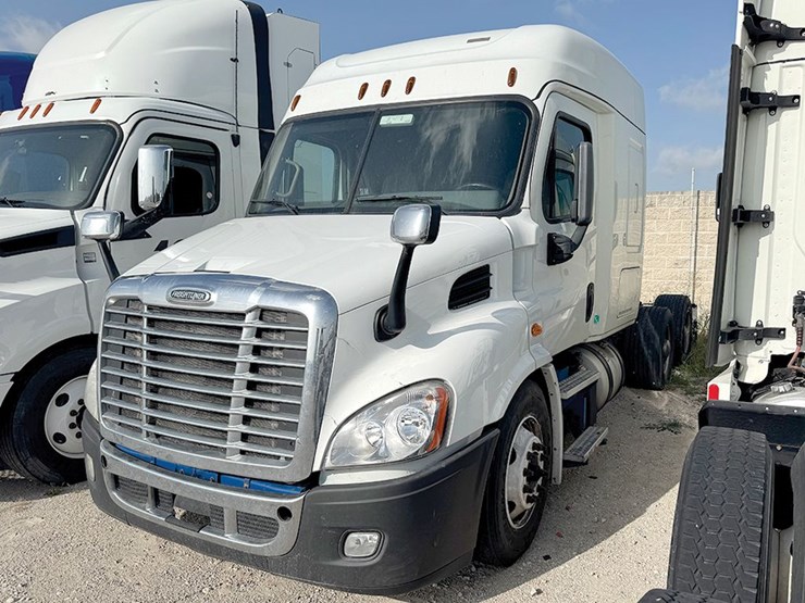 2019-freightliner-cascadia-113-image-1