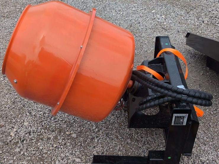 iranch-mini-skid-steer-mixing-bucket-irlmb-image-1