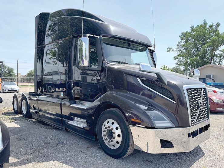 2020-volvo-vnl860-image-1