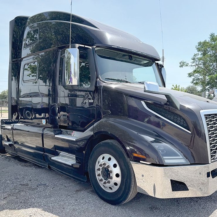 2020 VOLVO VNL860