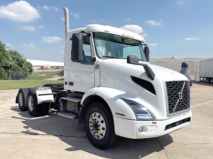 2022-volvo-vnr300-image-1