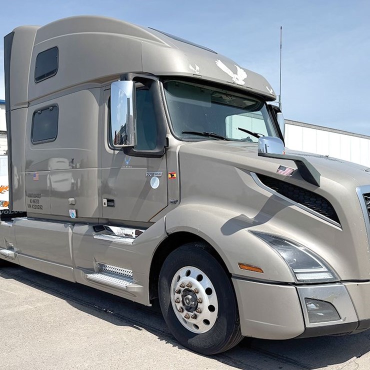 2021 VOLVO VNL860