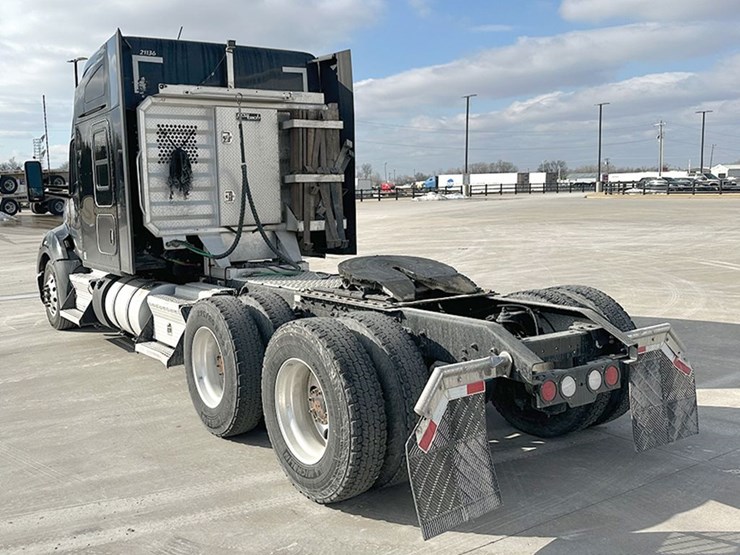 2022-kenworth-t680-image-4