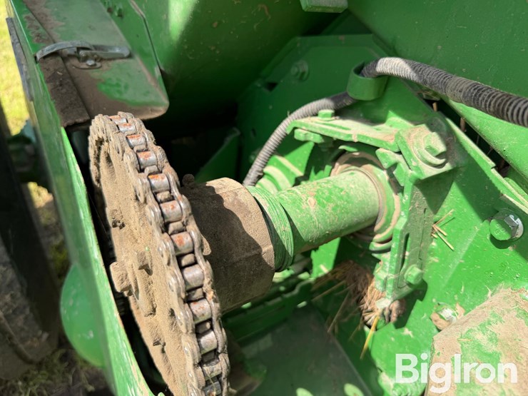 2020-john-deere-560m-image-13