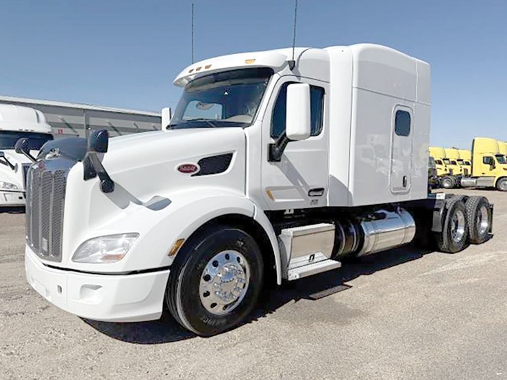 2022-peterbilt-579-image-1