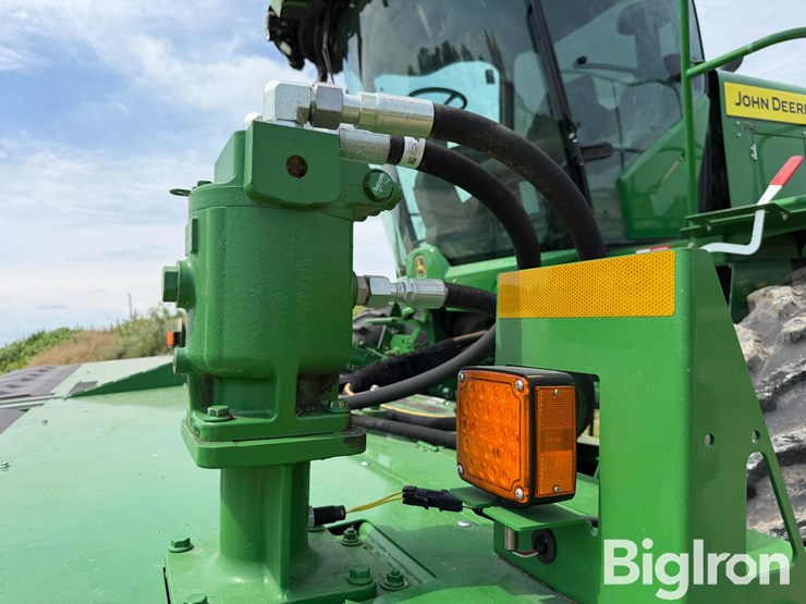 2022-john-deere-w235r-image-18