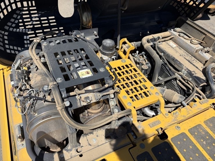 2023-komatsu-pc210-lc-11-image-29