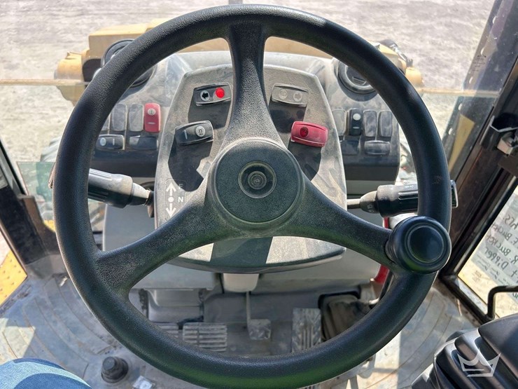 2014-caterpillar-430f-image-11