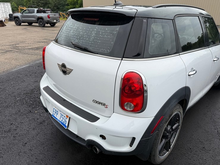 #1439-•-2011-mini-cooper-s-4-door-hatchback-image-15