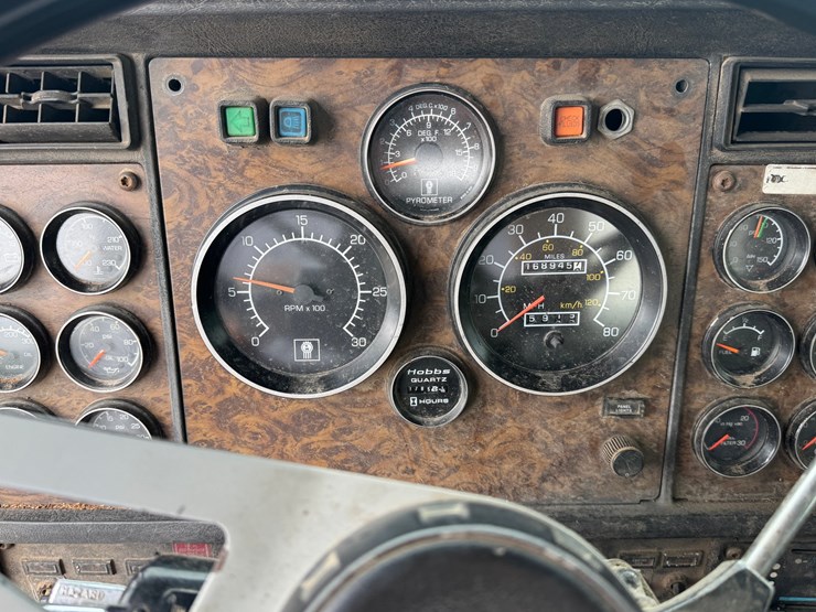 kenworth-w900l-image-30