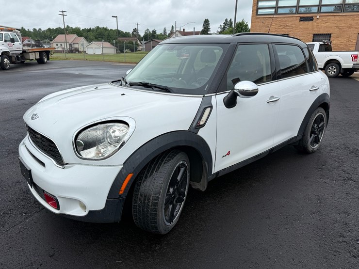 #1439-•-2011-mini-cooper-s-4-door-hatchback-image-1
