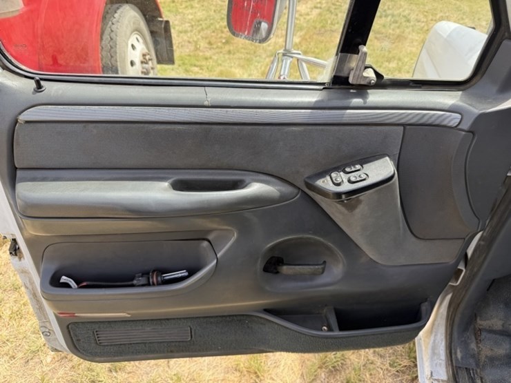 1993-ford-f350-xlt-image-30