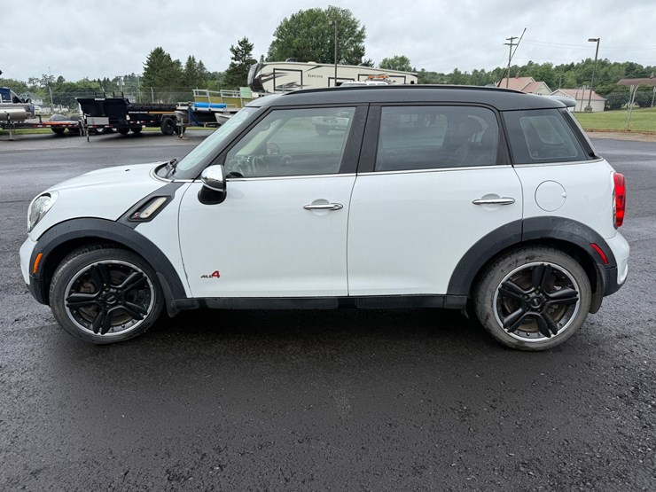 #1439-•-2011-mini-cooper-s-4-door-hatchback-image-2