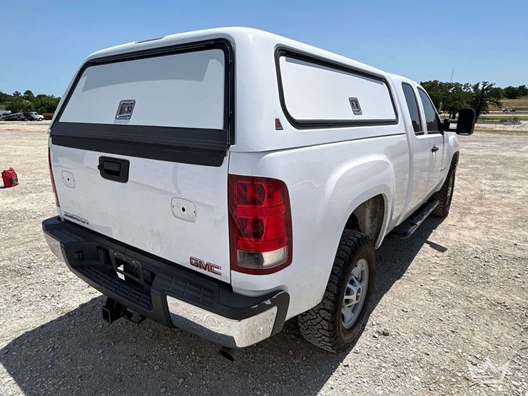 2013-gmc-2500-image-3