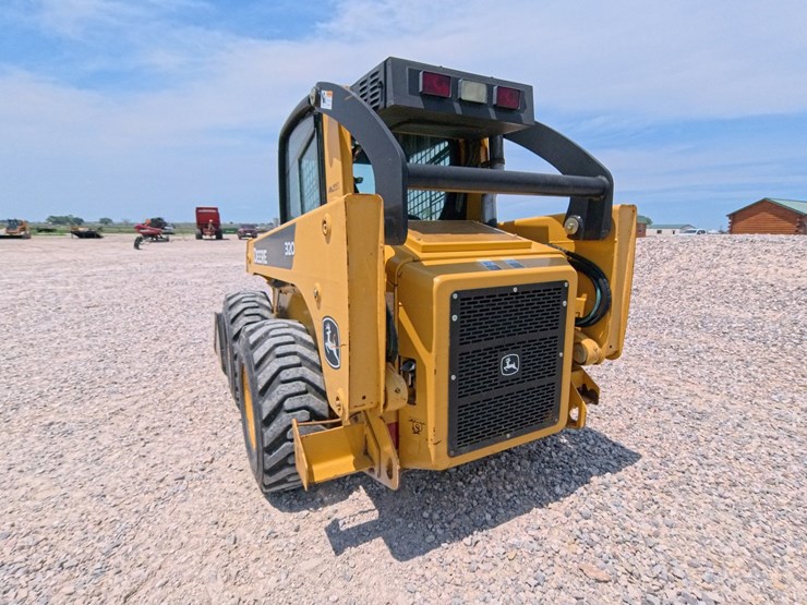 2007-john-deere-320-image-3