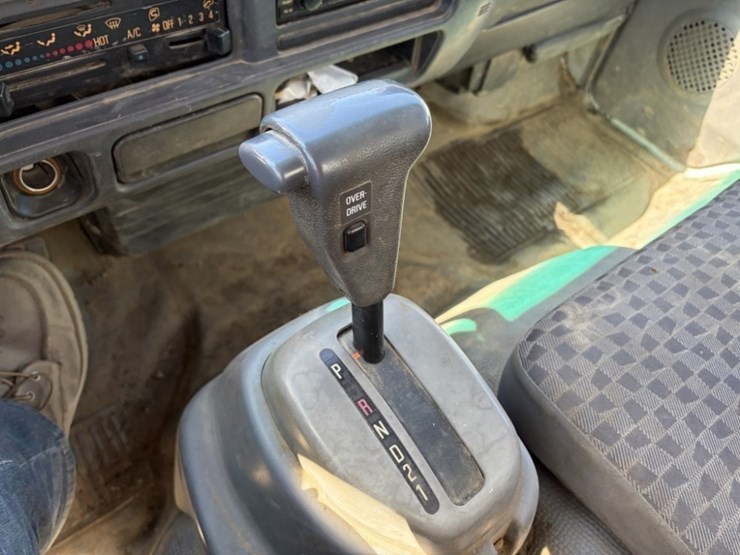 2006-isuzu-npr-image-26