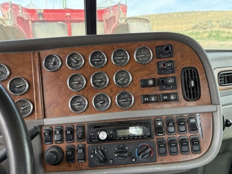2009-peterbilt-389-image-33